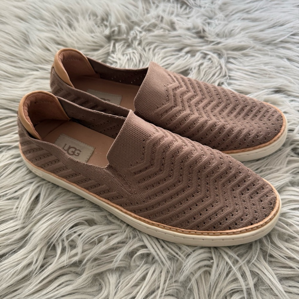 UGG Sammy Chevron Size 9